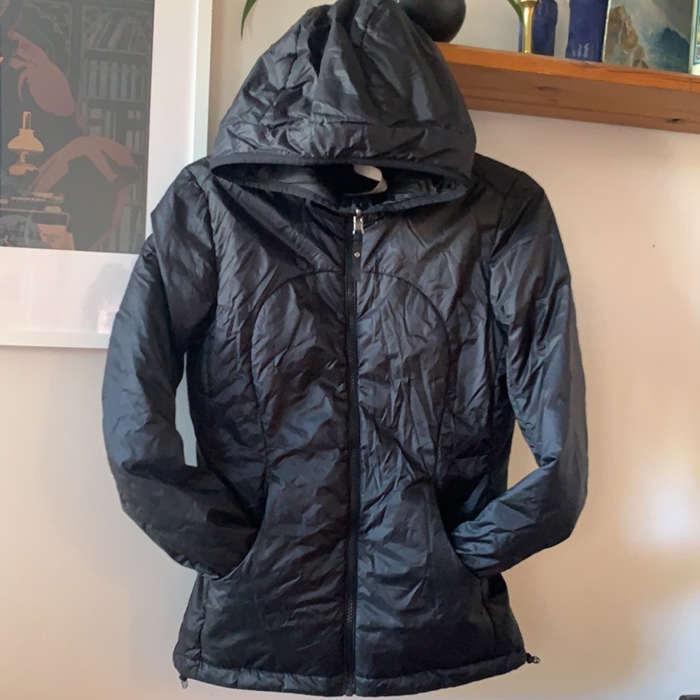 Lululemon thin puffy black zip up design jacket